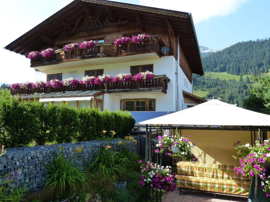 Appartements Alpenland Lermoos Exterior photo